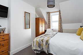 Room 2 - kingsize bed or twin beds